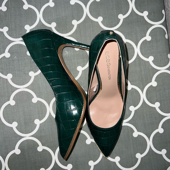BCBGeneration heels green with gold - Picture 4 of 11